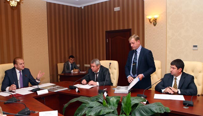 Олег Зубков встретился с крымскими чиновниками. Фото пресс-службы Совмина