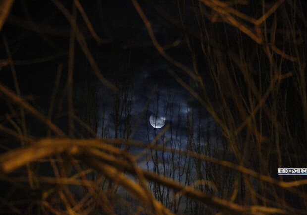 Новость - События - Фотофакт: небесное шоу - крымчане вчера наблюдали лунное затмение