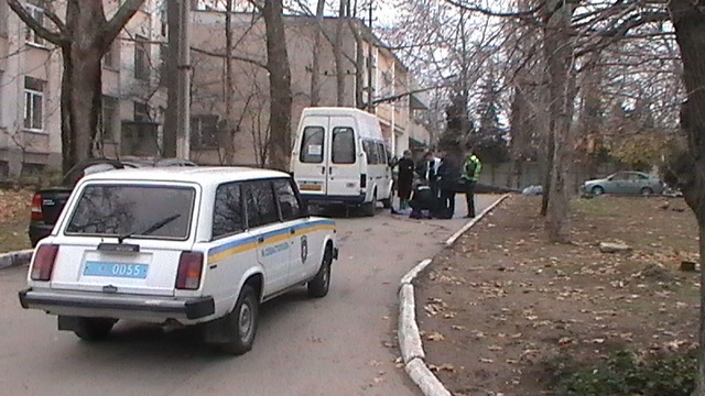 Во дворе 1 горбольницы насмерть сбили женщину. Фото УГАИ Севастополя