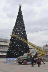 Главную крымскую елку обновили. Фото sim.gov.ua