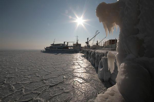 В Крыму снова похолодало - вернулись морозы, снег и штормовые ветры. Фото УНН