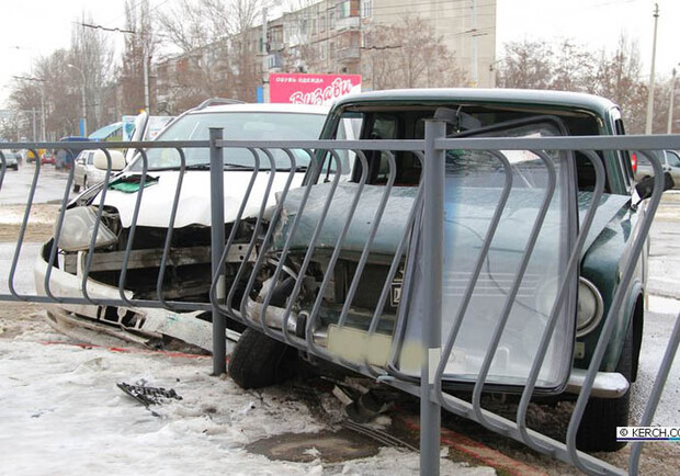 В Керчи врезались два авто. Фото kerch.com.ua