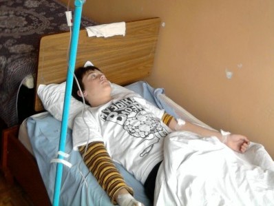 После «воспитательных мер», предпринятых жителем Приморского прямо в школе, подросток оказался в больнице. Фото отца пострадавшего.