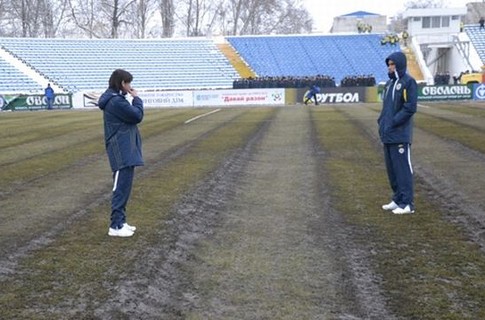 В прошлый раз провести матч помешало плачевное состояние газона в Симферополе. Фото: Сегодня