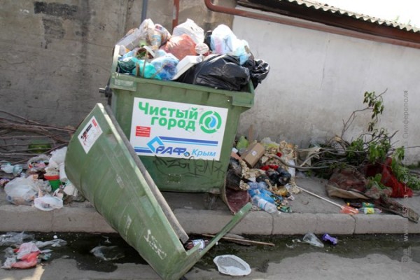 Новость - Досуг и еда - После Первомая Симферополь завалило кучами мусора