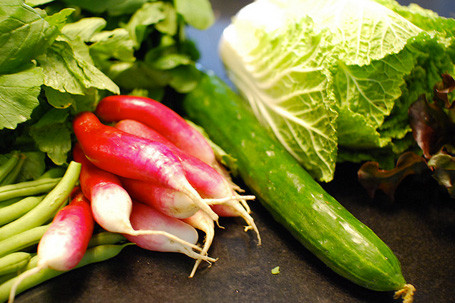 СЭС не обнаружила нитратов в тепличных овощах, выращенных в Крыму. Фото: smachno.ua