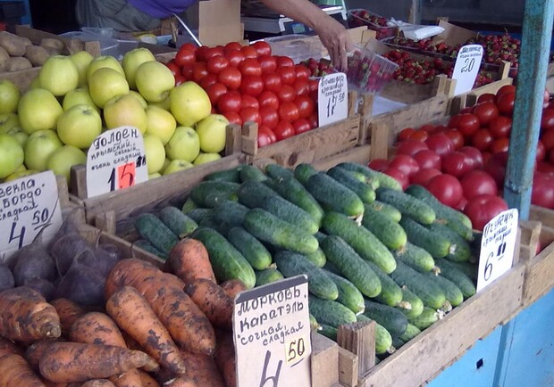 На рынках полуострова - разгар ранних овощей. Фото "В Городе - Крым".