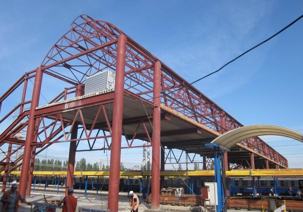 Новость - Транспорт и инфраструктура - Фотофакт: в Симферополе стахановскими темпами строят мост над железнодорожным вокзалом