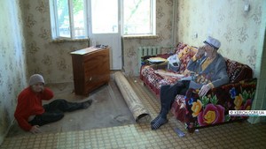 За что мы воевали?, - спрашивает теперь ветеран у родных. Фото: kerch.com.ua
