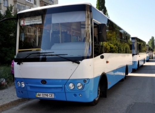 Новые автобусы будут перевозить льготников бесплатно. Фото пресс-службы Симферопольского горсовета
