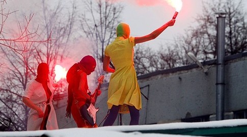 Последователи Pussy Riot "засветились" в Крыму. Фото: forbes.ru
