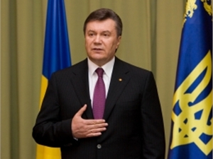 Янукович подписал скандальный документ. Фото president.gov.ua