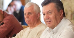Янукович предложил собрать рабочую группу и подписал "закон о языках". Фото: КП-Крым.