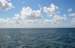 Погода испортилась, а море нет. Фото: konst.org.ua.