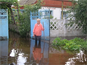 Уровень воды во дворах села Кормовое достигал 40 сантиметров. Фото из архива «КП».