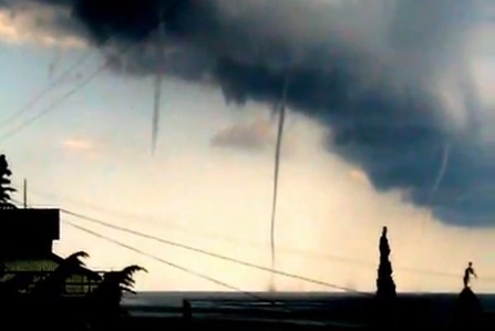 Смерчи в Форосе 14 августа 2012 года. Кадр из видео. 