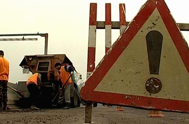 Трассу M-17 почти перекрыли из-за ремонта. Фото: kherson.pro