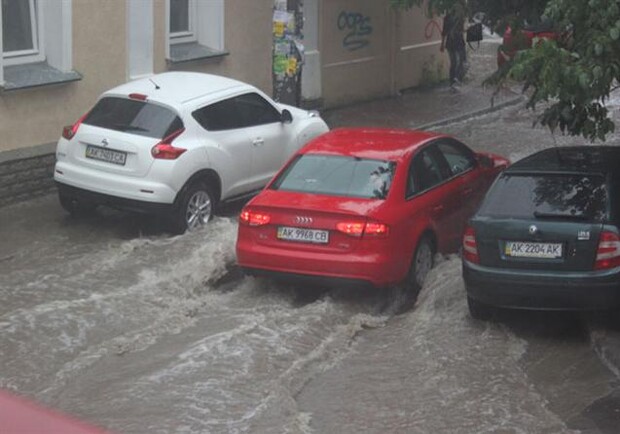 На неделе Симферополь затопило. Фото: crimea.comments.ua