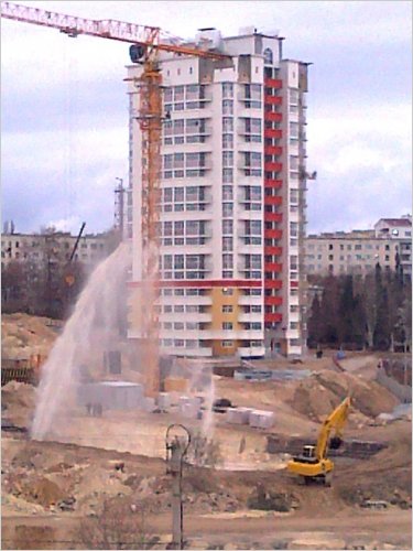 Строители повредили канализацию. Фото: gazeta.sebastopol.ua