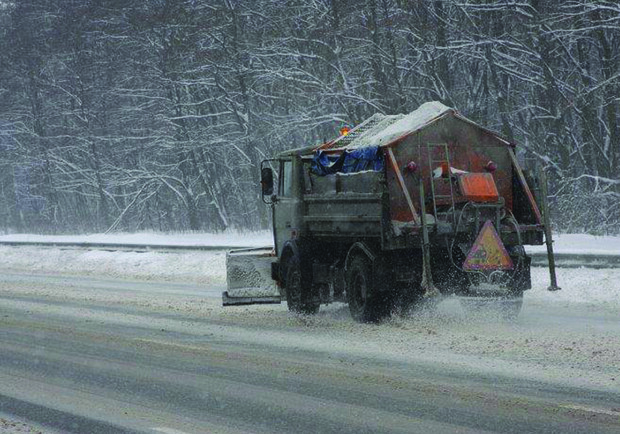 В Крыму гололед и снег. Фото: autocentre.ua