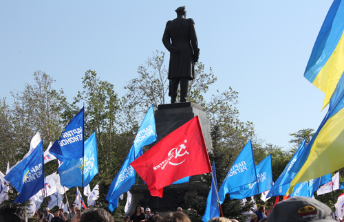 В Севастополе прошел марш против фашистов. Фото: 0692.ua