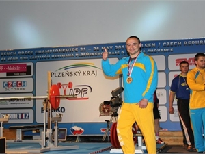 К 22 годам Богдан Гриневич стал абсолютным чемпионом мира по пауэрлифтингу. Фото: личный архив спортсмена.