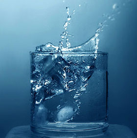 Фото с сайта www.krasnodar-shopping.ru В жару можно пить только кипяченую воду
