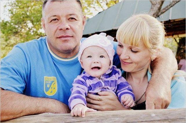 Александр с женой и младшим сыном. Фото с личной странички А. Пивсаева в "Одноклассниках". 