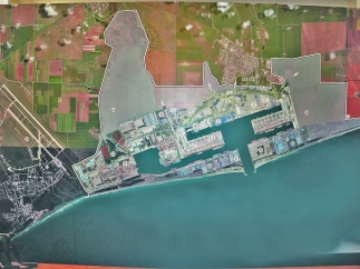 Грандиозный порт будут строить китайцы. Фото: ukrinform.ua