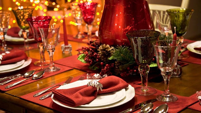Такие салаты придадут столу рождественского настроения. Фото: vtemu.by