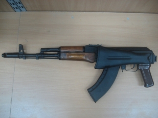Кроме АК-74 в доме дедушки были найден обрез и боеприпасы. Фото: popgun.ru