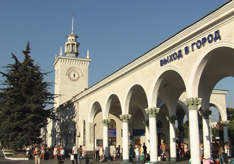 На вокзале в Симферополе пассажирам нужно будет пройти проверку багажа. Фото с сайта www.crimeahistory.org