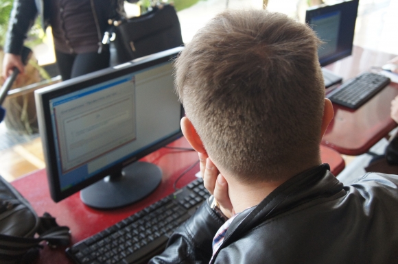 Придомовая территория управляющей компании. Свободные вакансии в администрации. Работа есть симферополь. 3652 вакансии симферополя. Работа в администрации.