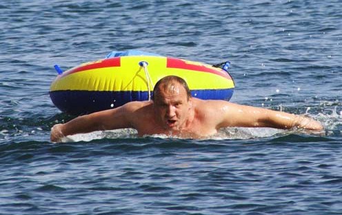 На этот раз Олег Софяник проплыл 140 километров. Фото с сайта new-sebastopol.com