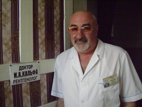 Илья Кальфа на своем рабочем месте. Фото автора
