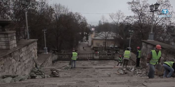 Новость - События - Видеофакт: в Керчи наконец начали реставрацию Митридатской лестницы