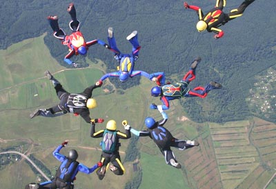 Севастопольцы показали класс в парашютном спорте. Фото с сайта http://koptseva.ru