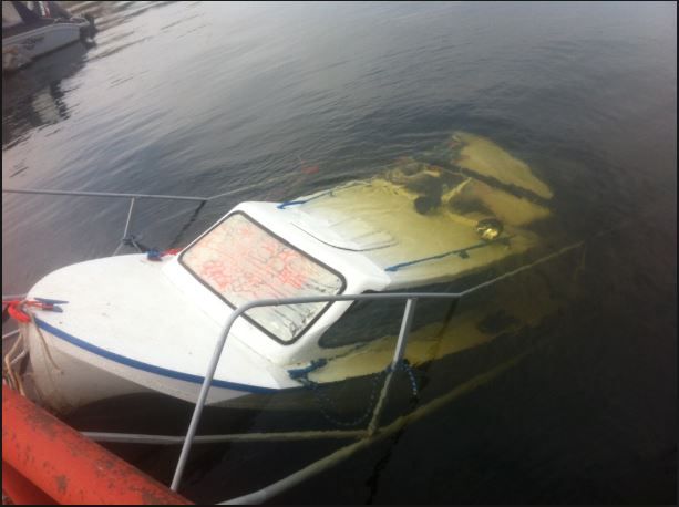 Новость - События - Время взяло свое: море у Феодосии затонул частный 20-метровый катер