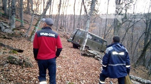 Новость - События - Фотофакт: в Крыму УАЗ с пассажирами упал в "Суатскую балку"
