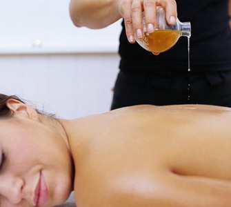 И приятный массаж, и мягкая кожа после масла. Фото с сайта http://www.epochtimes.ru