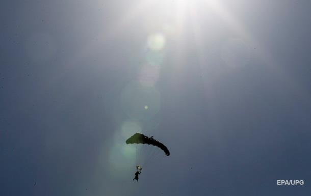 Двое военнослужащих утонули в Крыму во время прыжка с парашютом