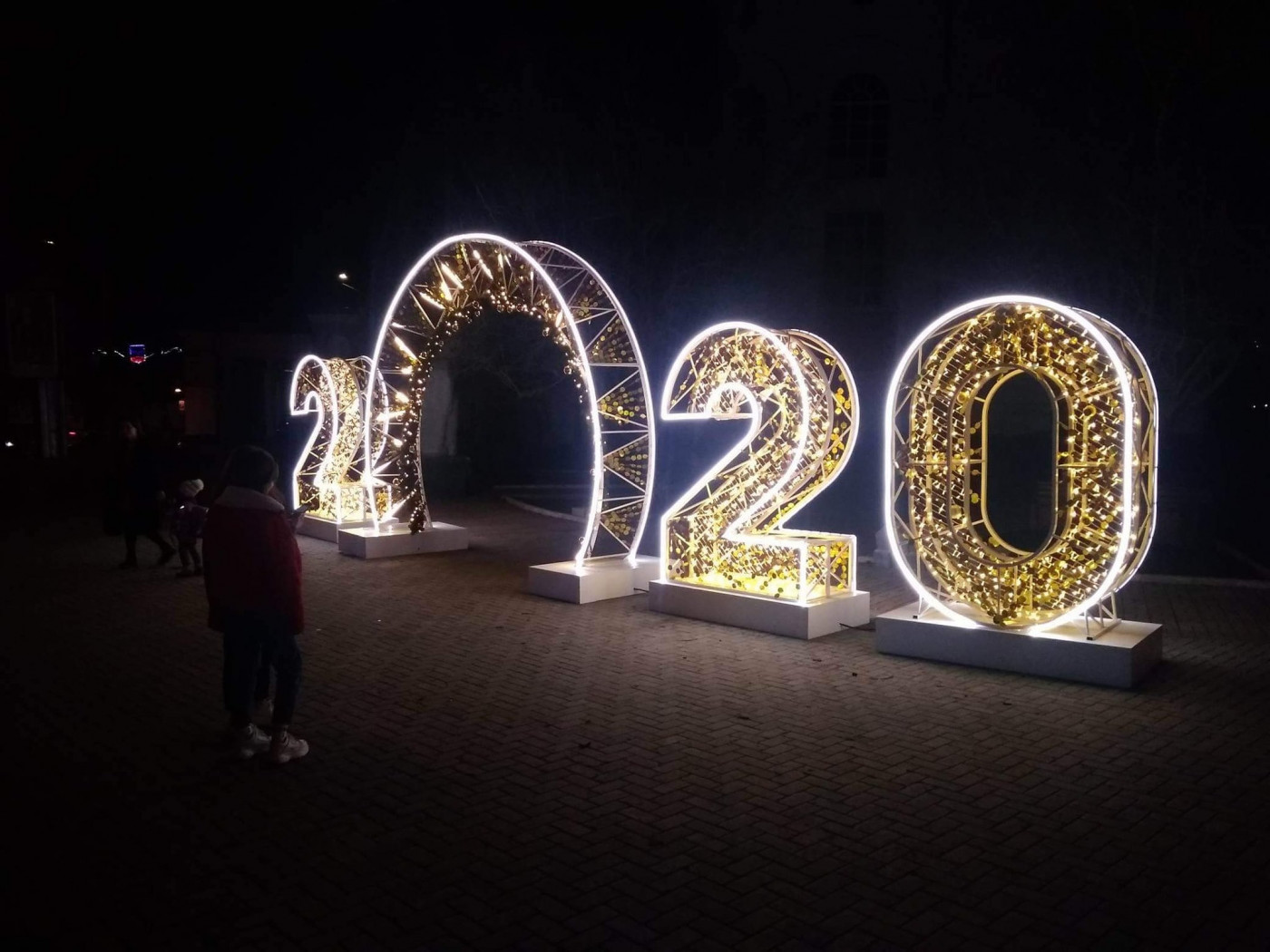 В центре Симферополя появились цифры 2020