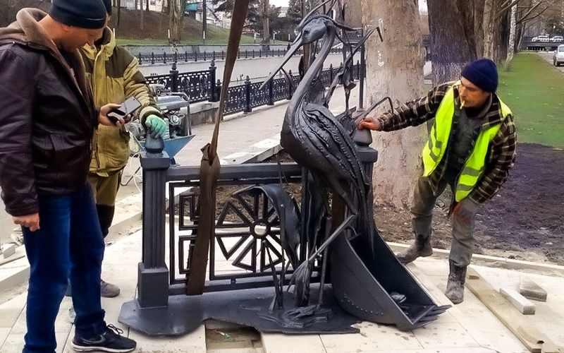 В Симферополе открыт памятник цапле Симе