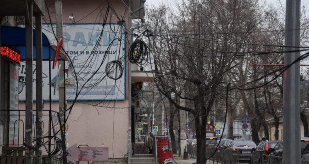 Стало известно, когда на ул. А. Невского в Симферополе снимут висящие провода