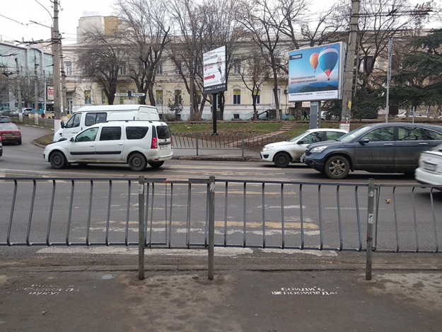 В Симферополе ищут альтернативу пешеходного перехода на ул. Киевская