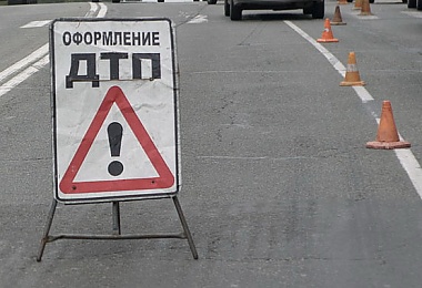 На крымской трассе столкнулись два авто. Фото с сайта kalitva.ru